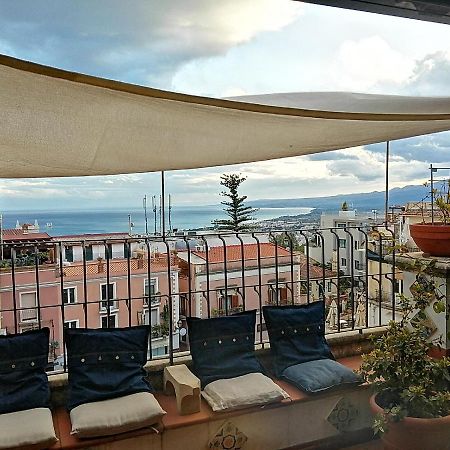 Aly Art Apartment Taormina Duomo, Gulf & Etna View מראה חיצוני תמונה