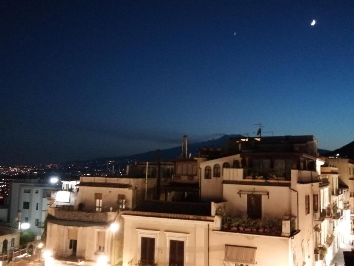 Aly Art Apartment Taormina Duomo, Gulf & Etna View מראה חיצוני תמונה