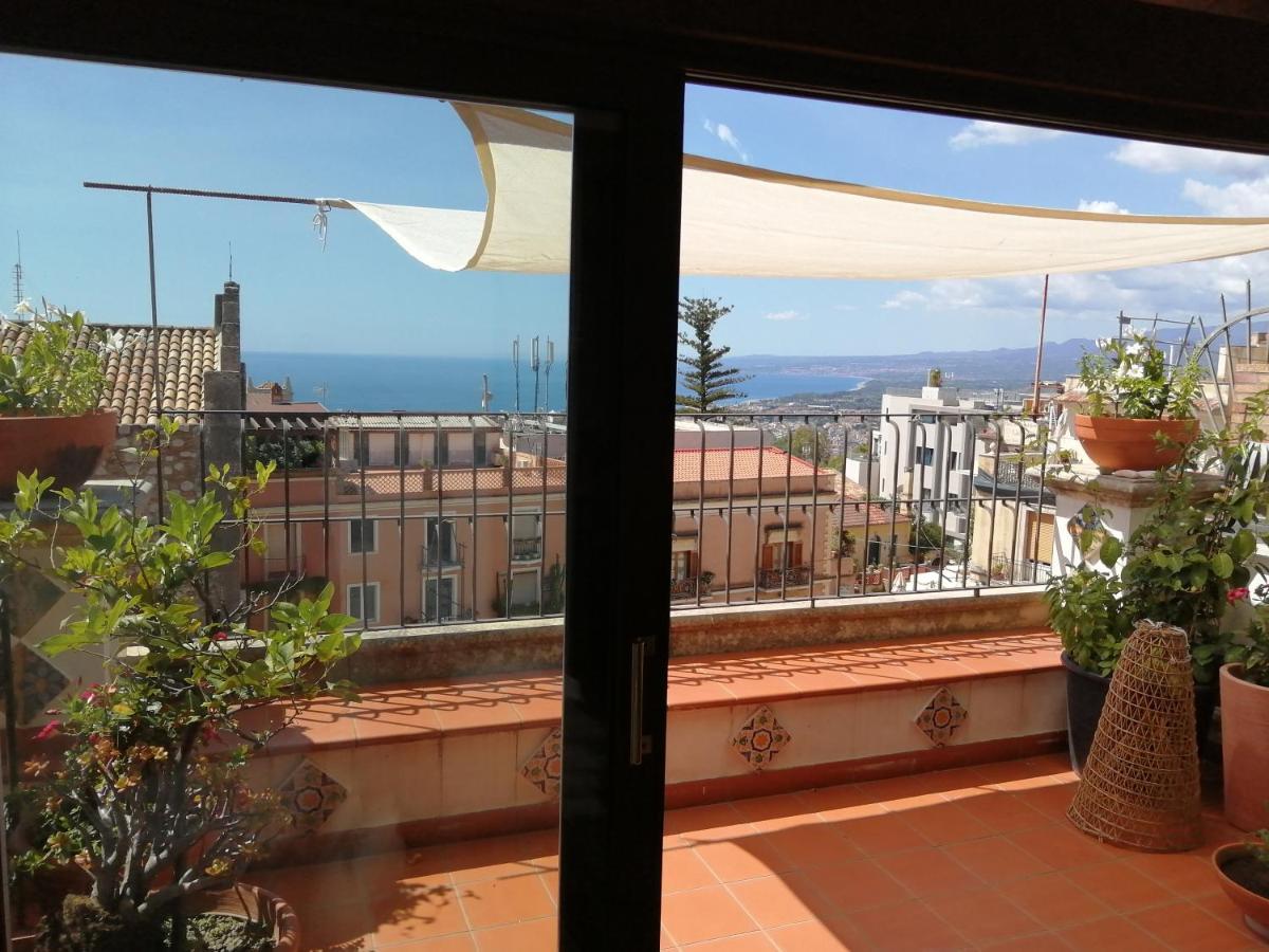 Aly Art Apartment Taormina Duomo, Gulf & Etna View מראה חיצוני תמונה