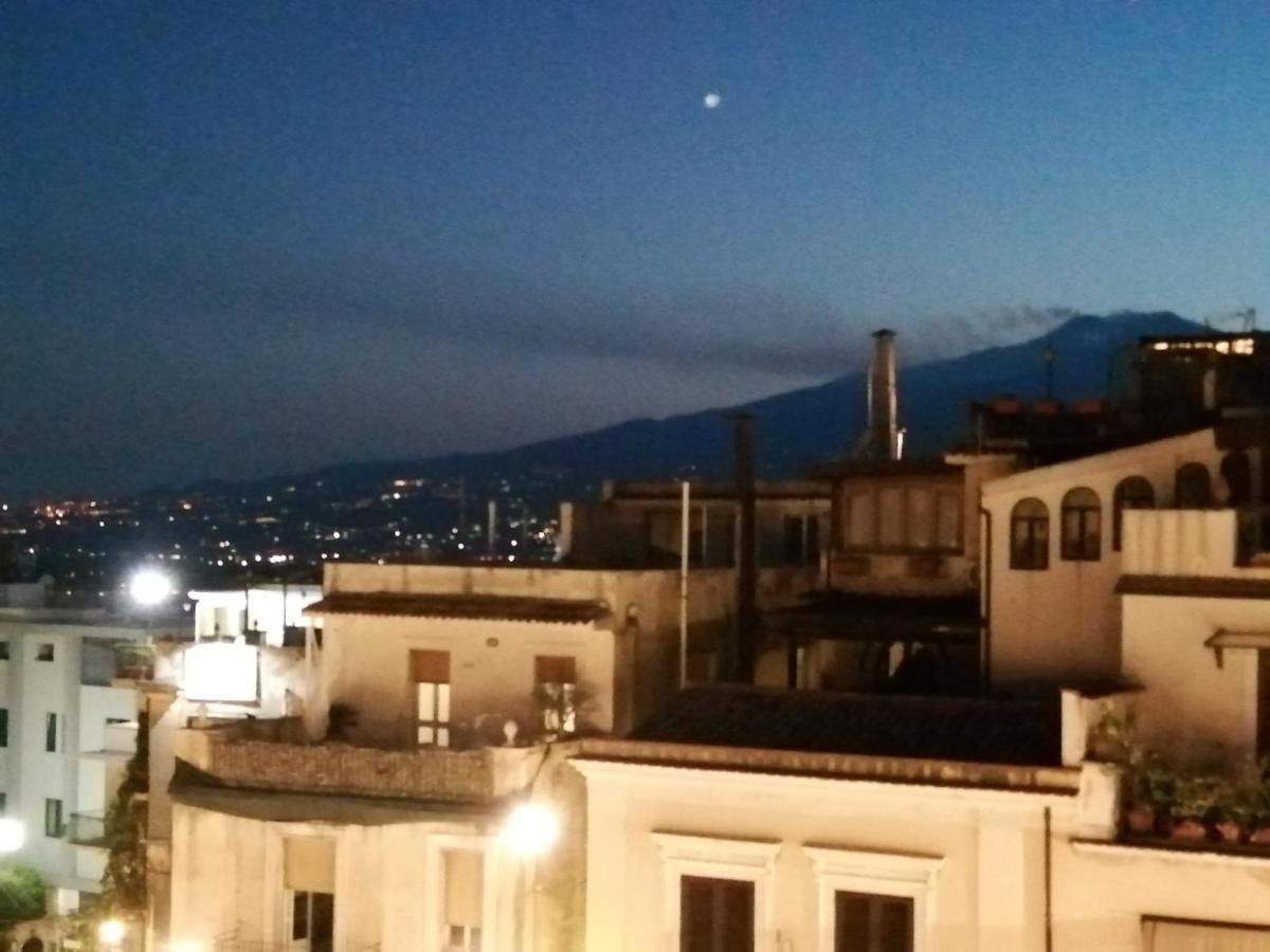 Aly Art Apartment Taormina Duomo, Gulf & Etna View מראה חיצוני תמונה