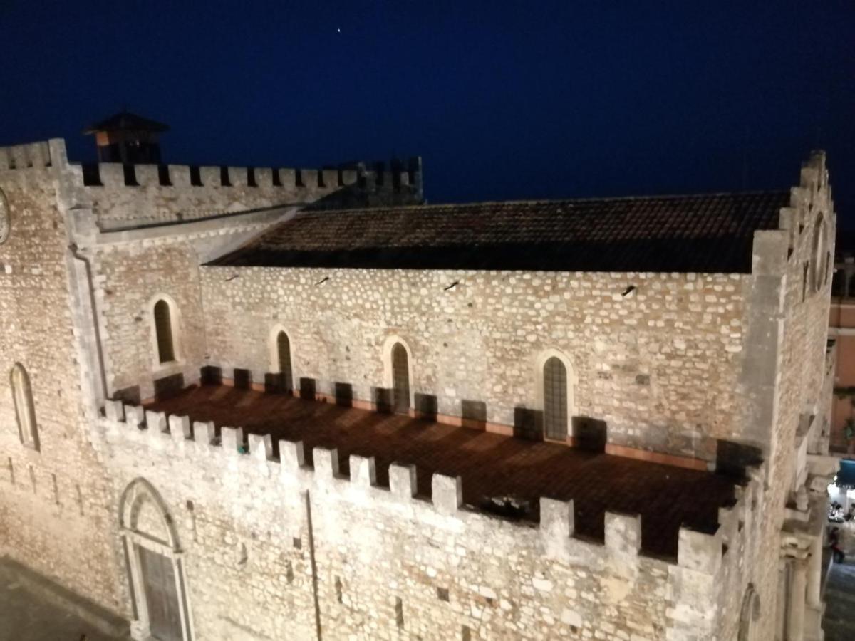 Aly Art Apartment Taormina Duomo, Gulf & Etna View מראה חיצוני תמונה