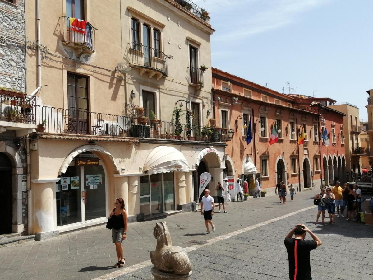 Aly Art Apartment Taormina Duomo, Gulf & Etna View מראה חיצוני תמונה