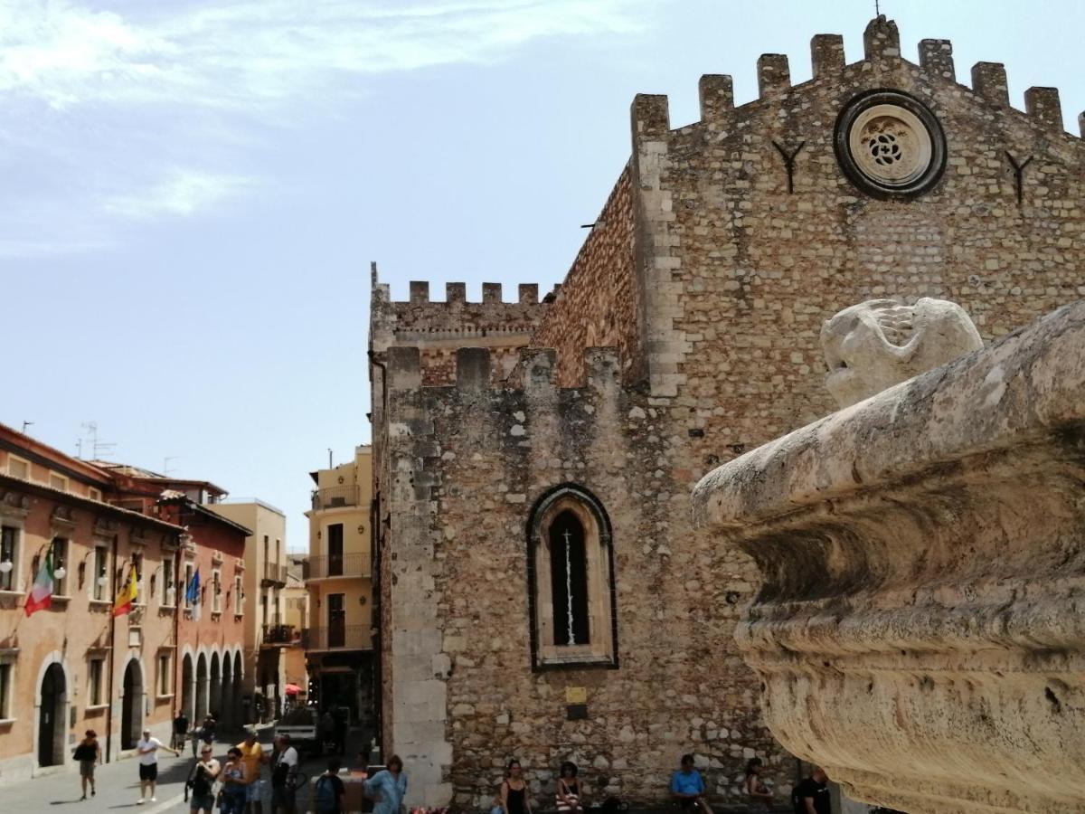 Aly Art Apartment Taormina Duomo, Gulf & Etna View מראה חיצוני תמונה