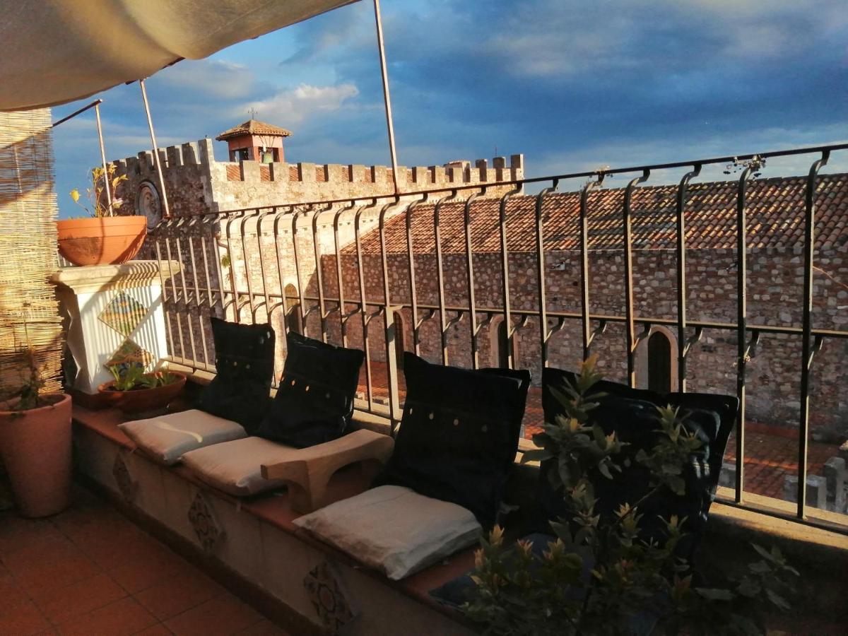 Aly Art Apartment Taormina Duomo, Gulf & Etna View מראה חיצוני תמונה