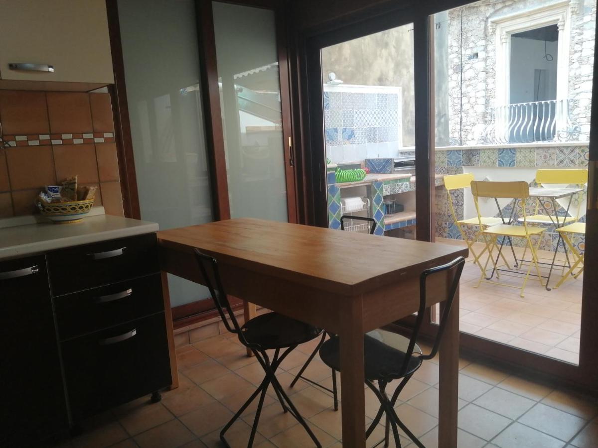 Aly Art Apartment Taormina Duomo, Gulf & Etna View מראה חיצוני תמונה