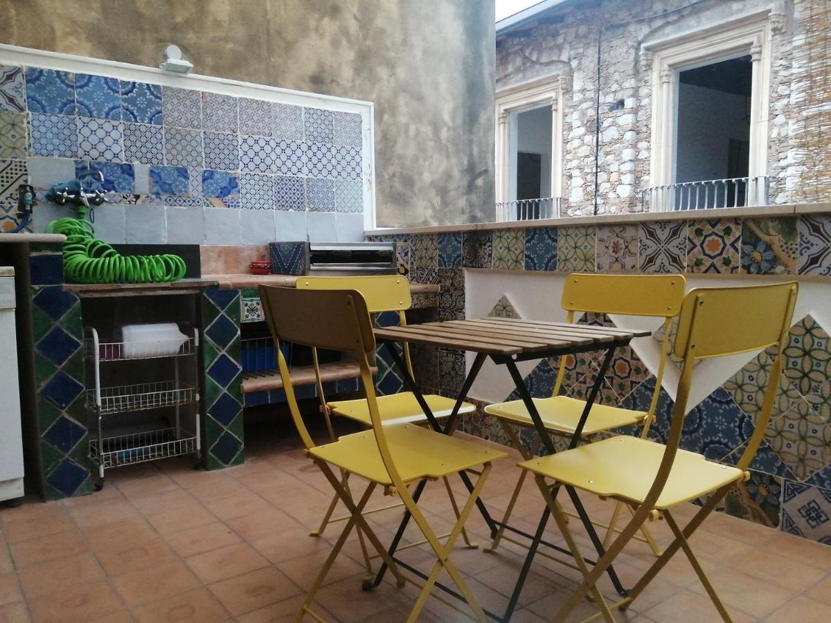 Aly Art Apartment Taormina Duomo, Gulf & Etna View מראה חיצוני תמונה
